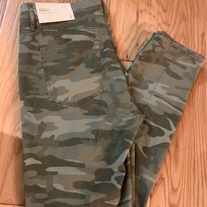 LOFT Pants - ⚡️NWT⚡️LOFT Green Camo Pants LOFT Pants - ⚡️NWT⚡️LOFT Green Camo Pants